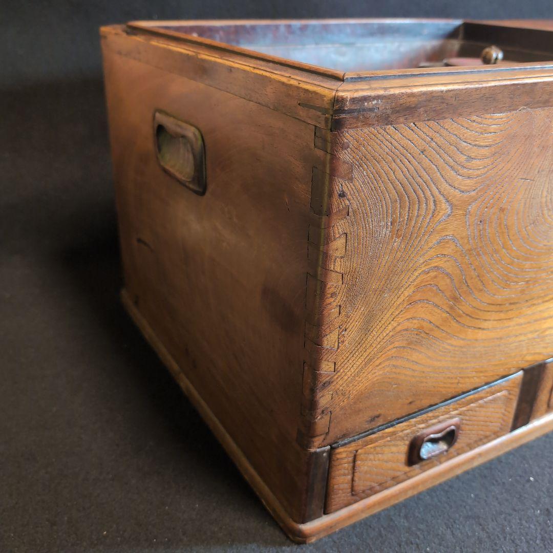 【火鉢】江戸火鉢　欅の見事な木目　酒を燗できる鉄瓶と五徳が一体化　備長炭藁灰付き