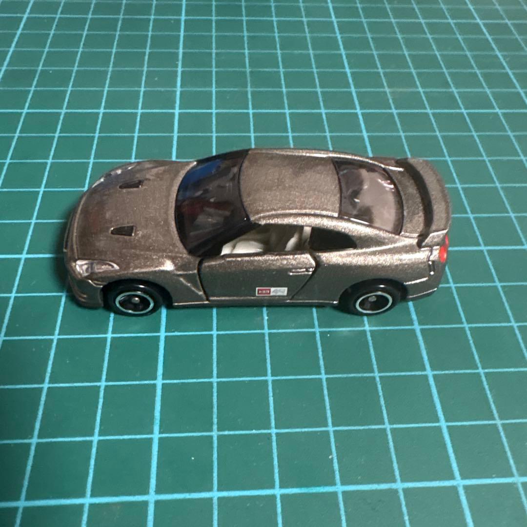 トミカ 40周年記念 GT-R (R35) 第2弾