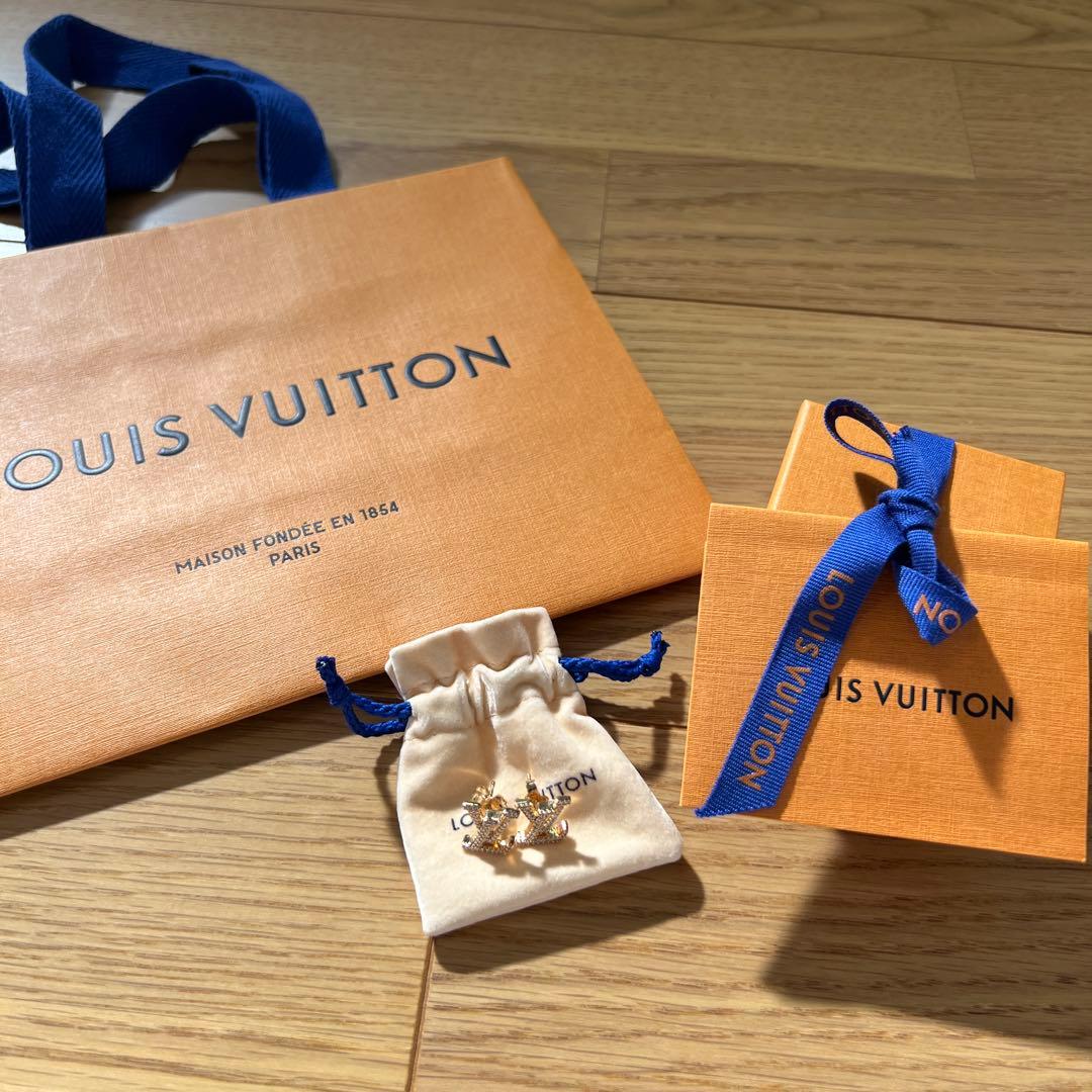 LOUIS VUITTON モノグラムロゴピアス