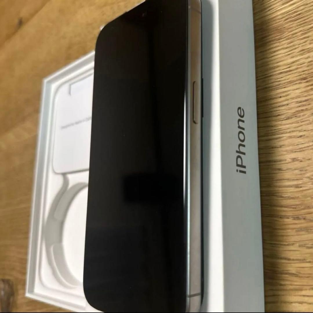 【美品】ifaceケースおまけ付きiPhone15 pro 256GB