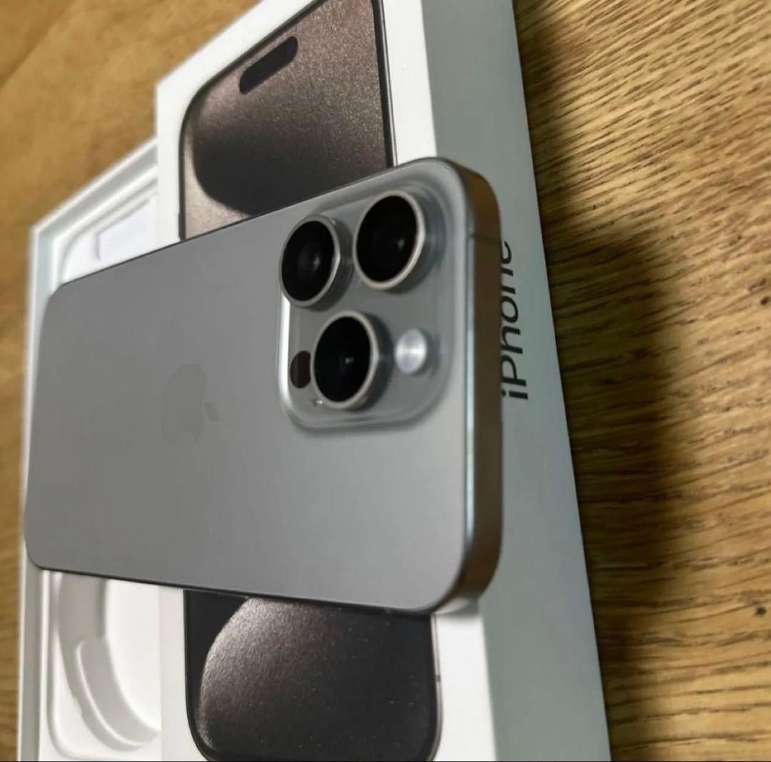 【美品】ifaceケースおまけ付きiPhone15 pro 256GB