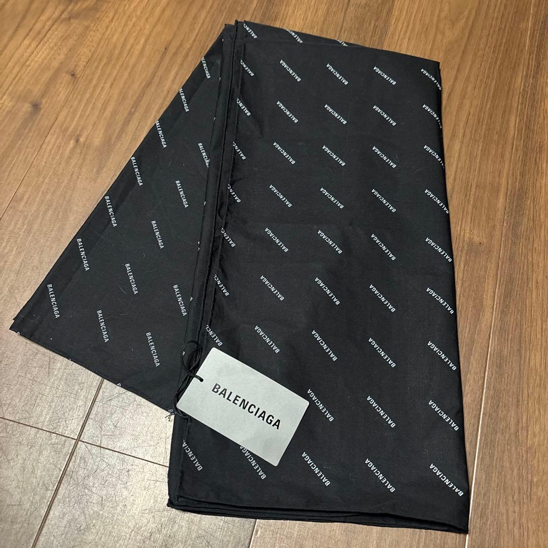 【新品未使用タグ付き】バレンシアガ 　BALENCIAGA ロゴ入り　スカーフ