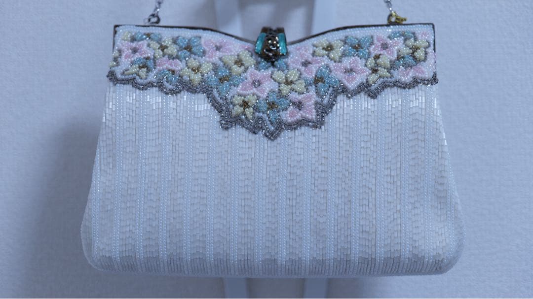 【未使用】ホワイト/パーティーバッグ/ビーズ装飾/フラワーモチーフ/結婚式