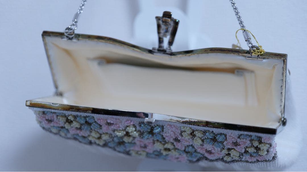 【未使用】ホワイト/パーティーバッグ/ビーズ装飾/フラワーモチーフ/結婚式