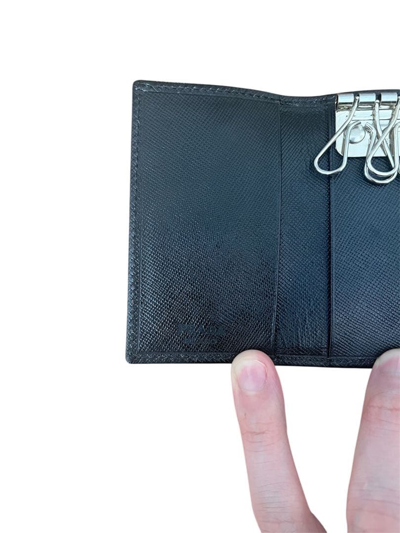 PRADA(プラダ)キーケース　6連　トライアングル　ロゴ　サフィアノレザー　黒