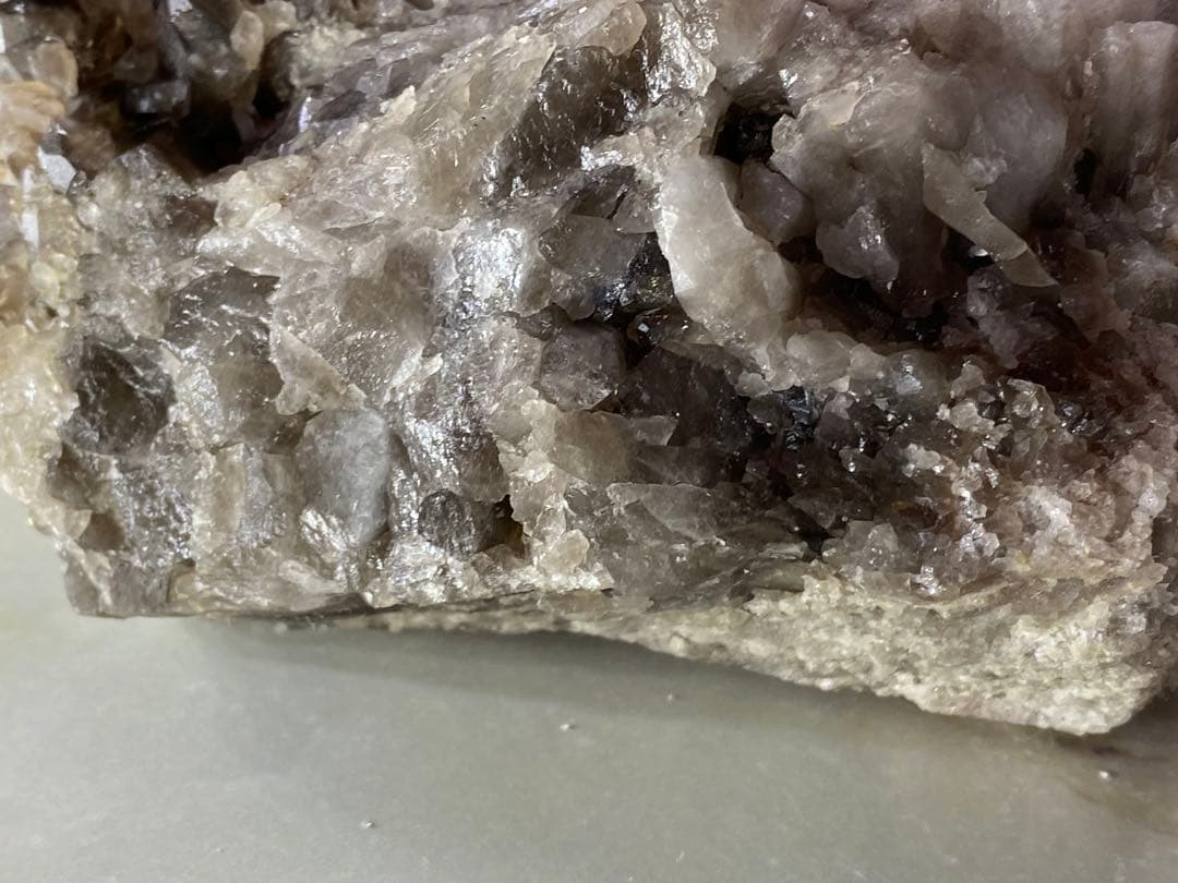 T1030-24ブラジル産水晶母岩モリオンスモーキークォーツ原石クラスター黒水晶