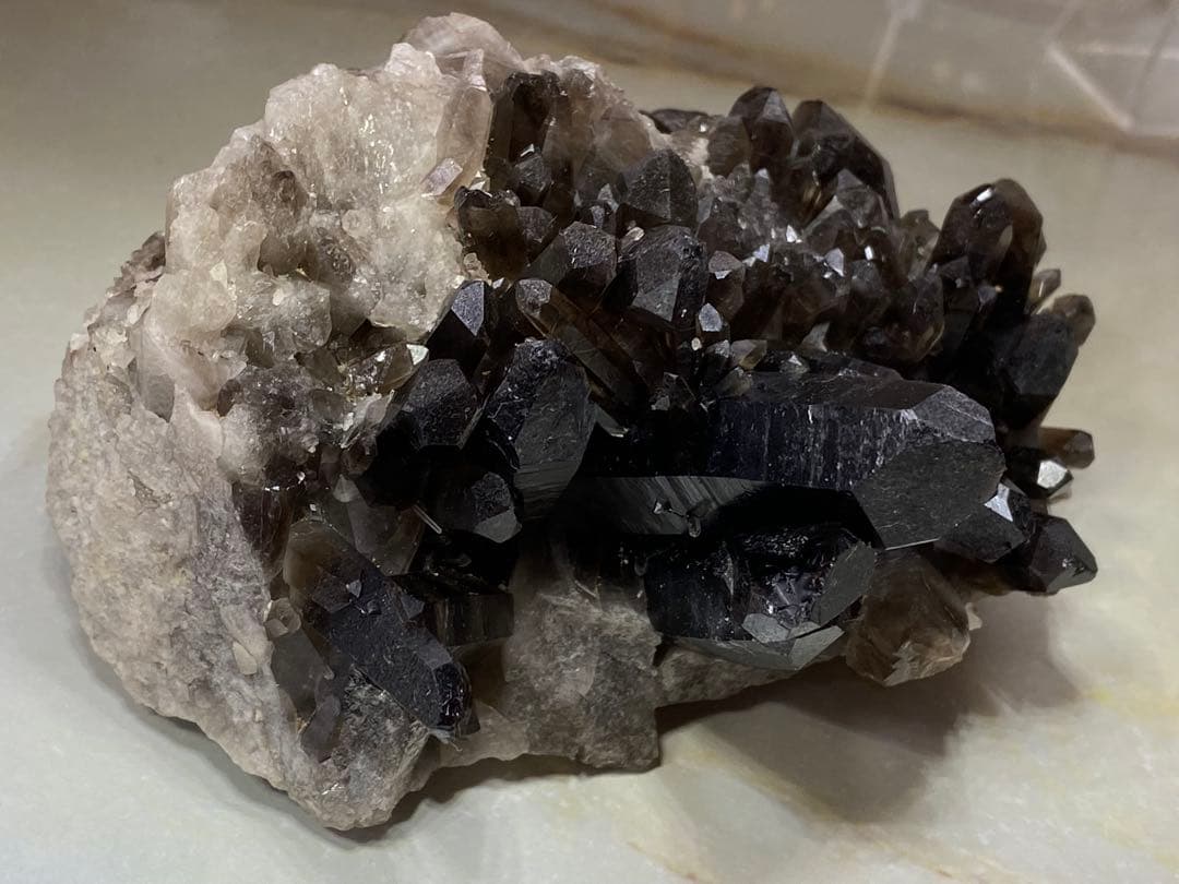 T1030-24ブラジル産水晶母岩モリオンスモーキークォーツ原石クラスター黒水晶