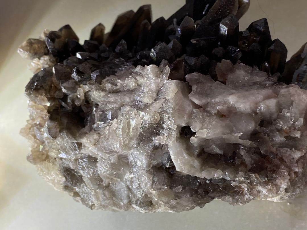 T1030-24ブラジル産水晶母岩モリオンスモーキークォーツ原石クラスター黒水晶