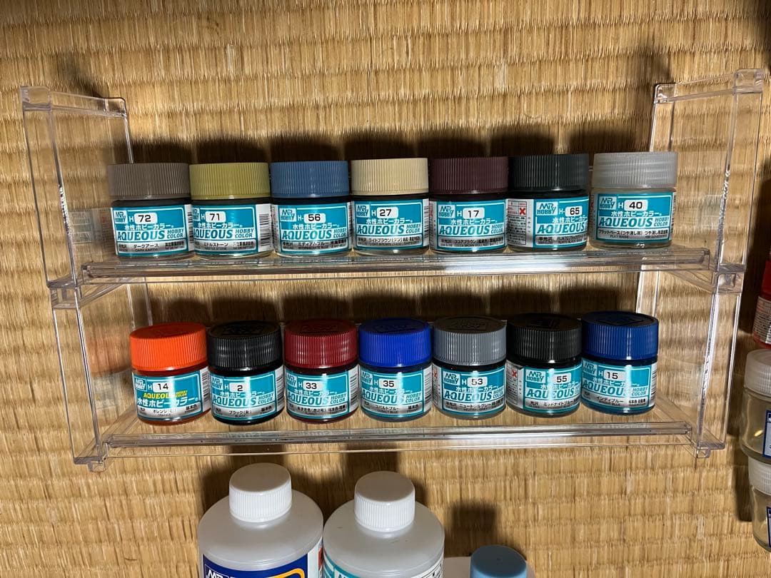 アクリル塗料セットとエアブラシ
