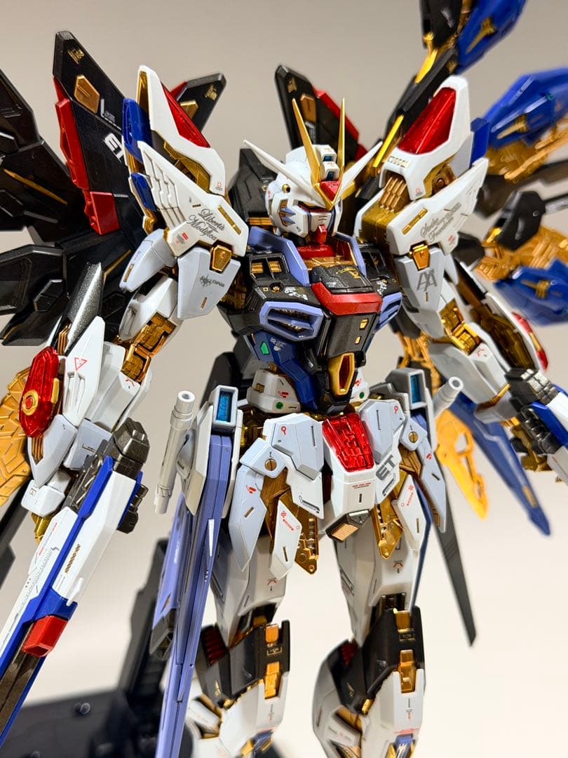 ガンプラ完成品　MGEXストライクフリーダムガンダム＆光の翼セット