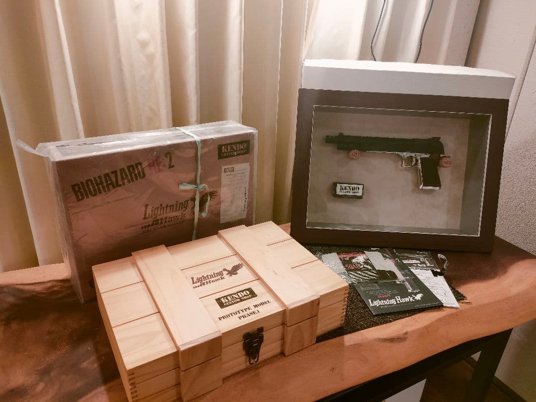 バイオハザードRE2 ライトニングホーク　東京マルイ　デザートイーグル　限定