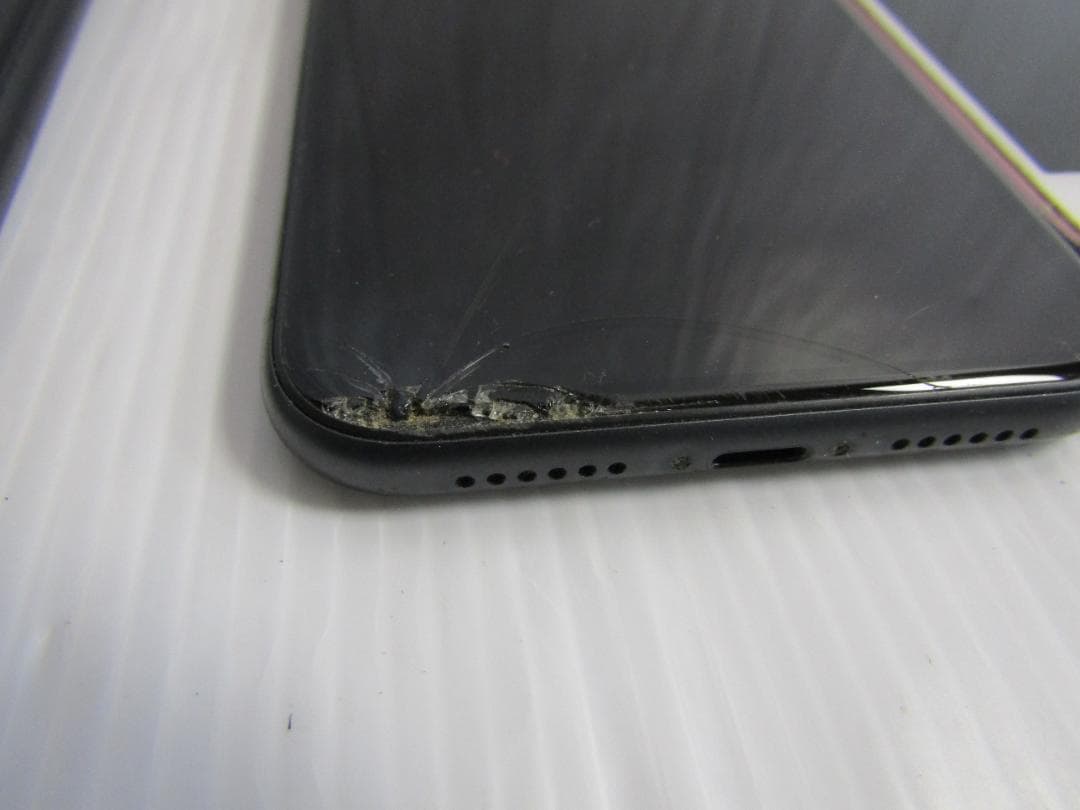 K0706 iPhone 11/ SEスマートフォン　ジャンク(3 セット)