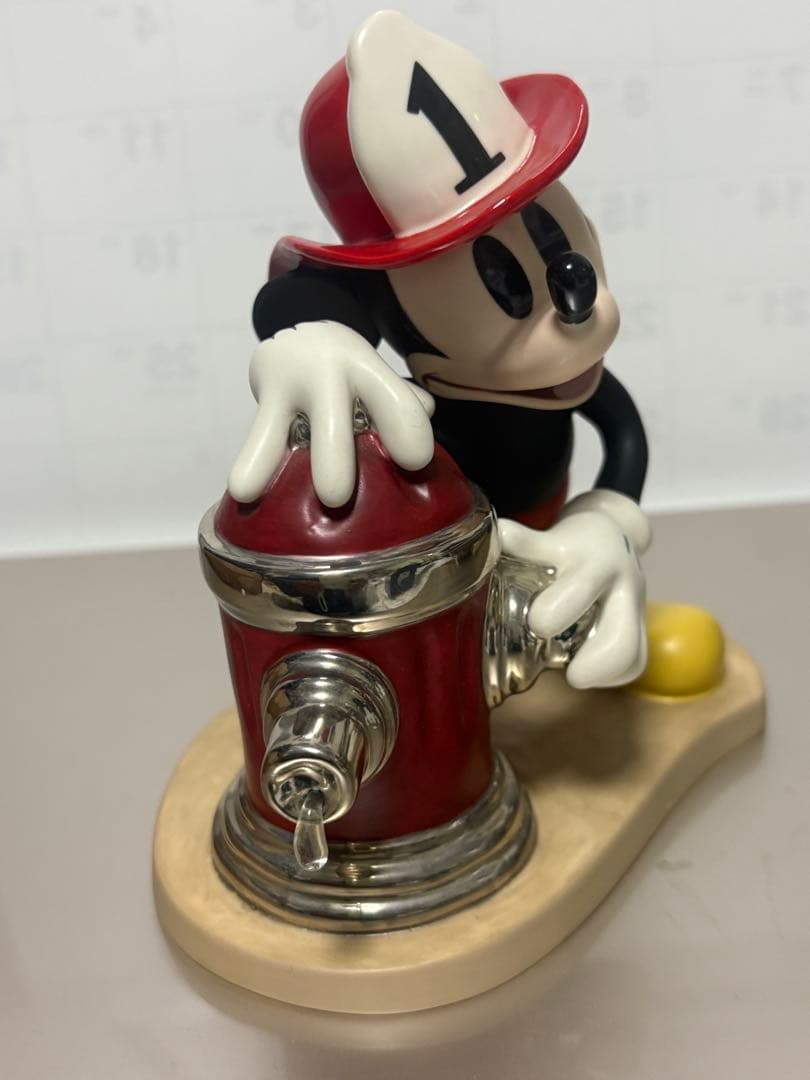 ミッキーマウス 消防士 フィギュア　限定品　made in USA