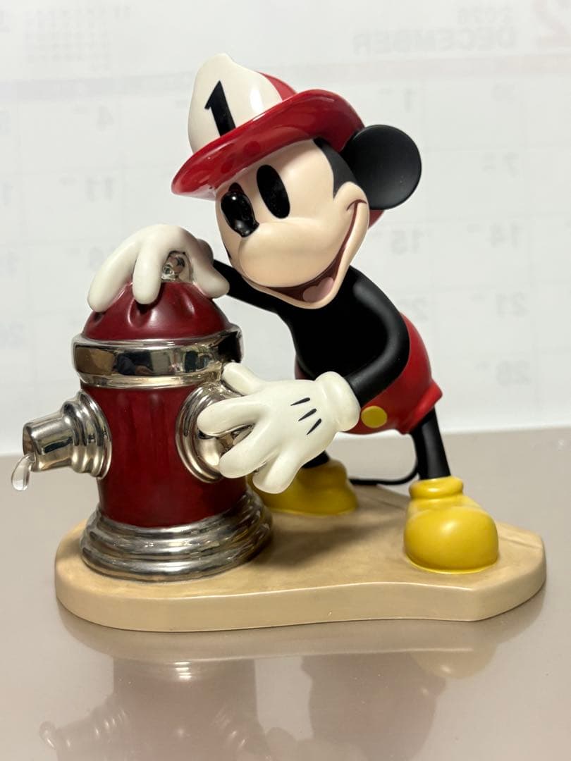 ミッキーマウス 消防士 フィギュア　限定品　made in USA