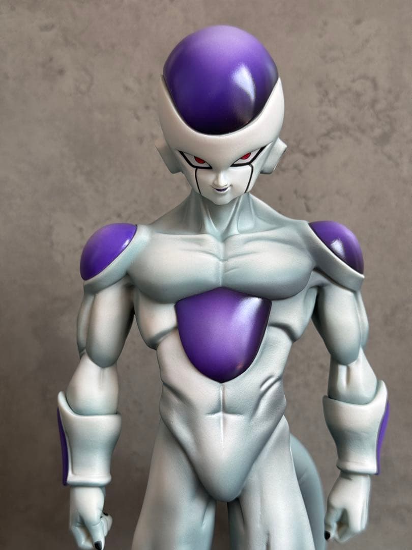 ドラゴンボールFriezaフリーザ フィギュア 紫と白