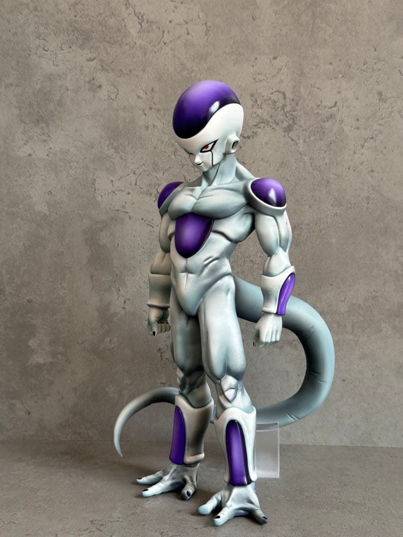 ドラゴンボールFriezaフリーザ フィギュア 紫と白