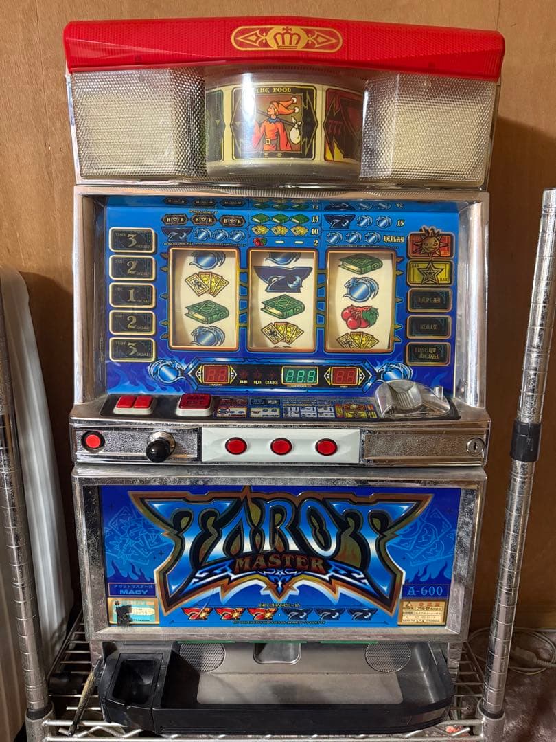 タロットマスター スロットマシン　メダル付き