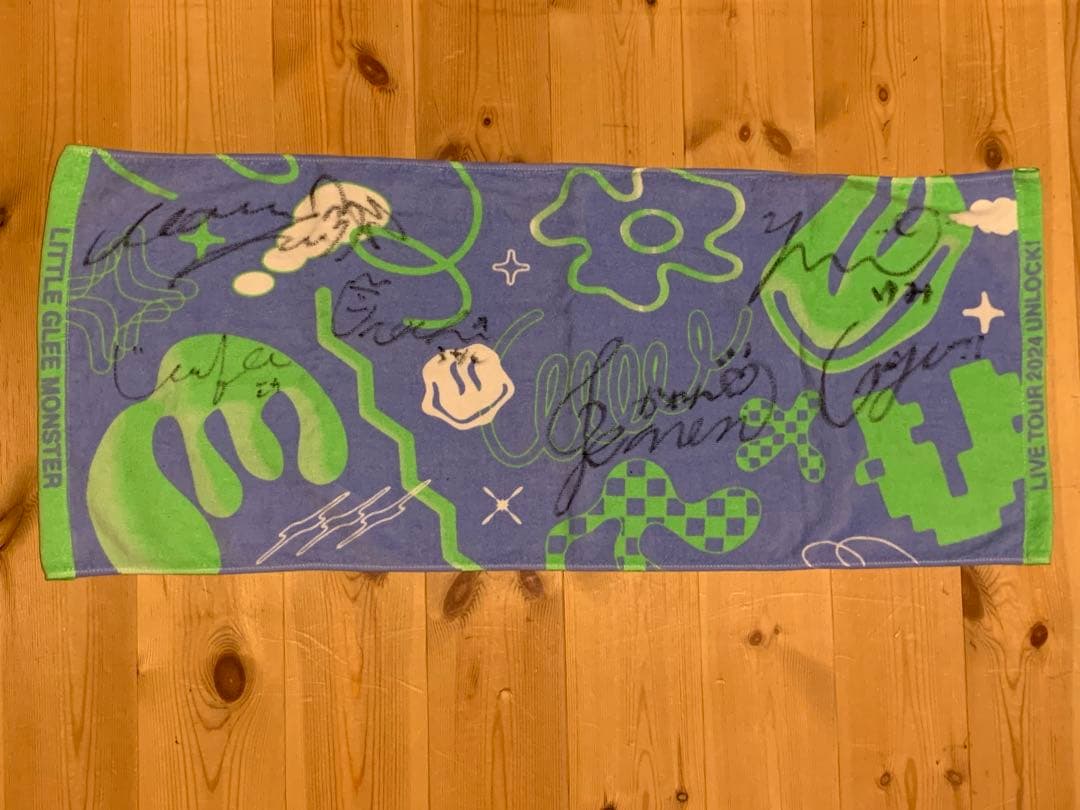 Little Glee Monsterサイン入りタオル