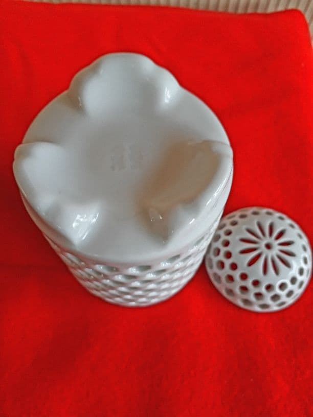 有田焼、冬山の透かし筒形香炉