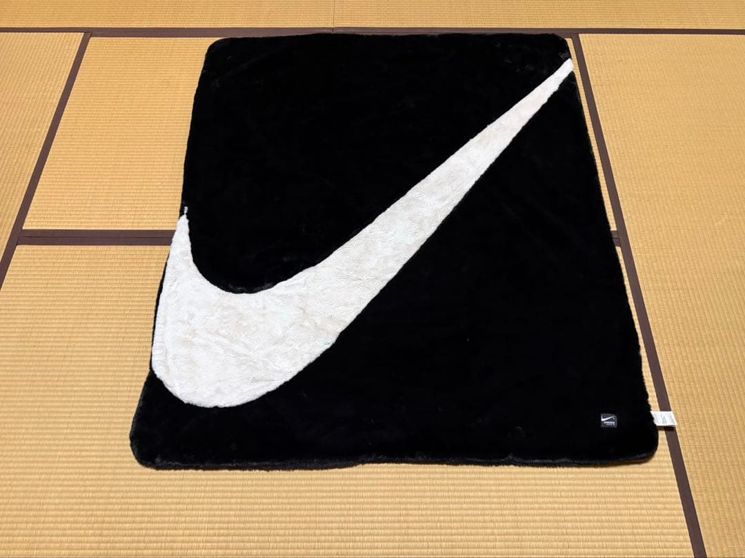 [美品] NIKE ナイキ 毛布 ブランケット 白黒