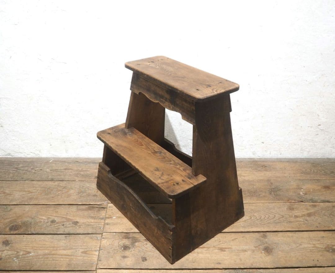 1332 ビンテージ レトロな踏み台　展示台　花台　ガーデン　古家具　古道具