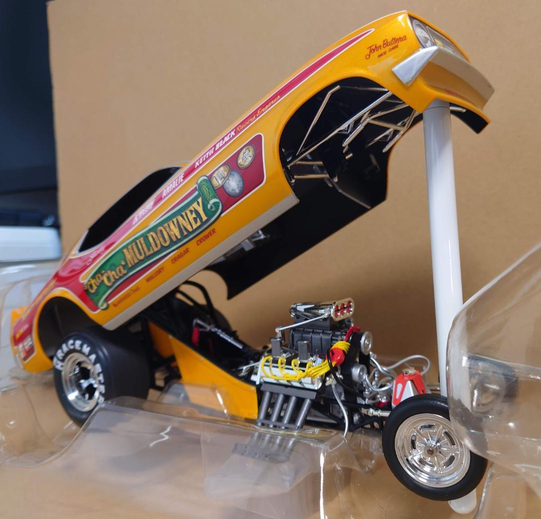 1/18 ロングノーズ マスタング シャーリー マルダウニー 1972 ミニカー