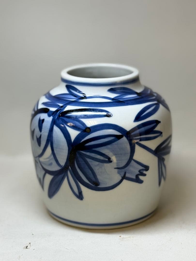 T90 人間国宝 近藤悠三 監修「藤悠」銘染付柘榴図 花瓶