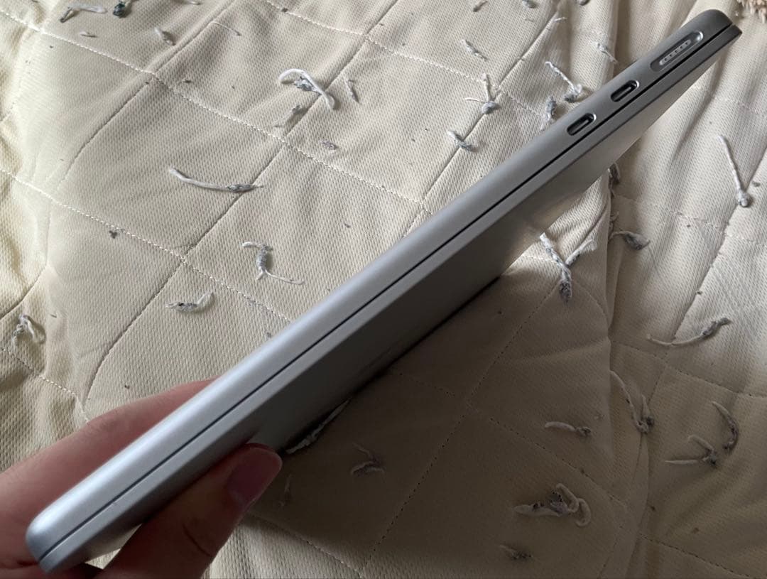 MacBook Air M2 (2022) シルバー