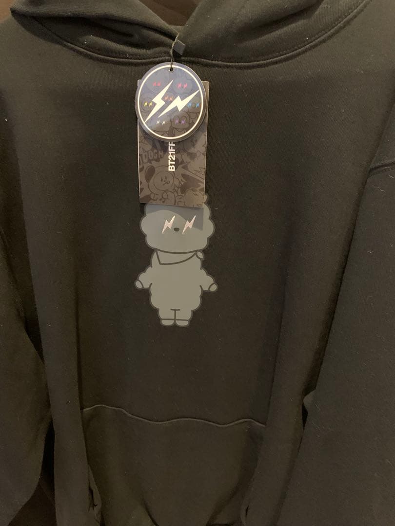 BT21FRGMT ＲＪ　フード付きスウェットシャツ