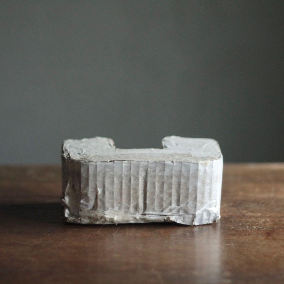 ダンボールと紙でできた 「太陽の門」 オブジェ