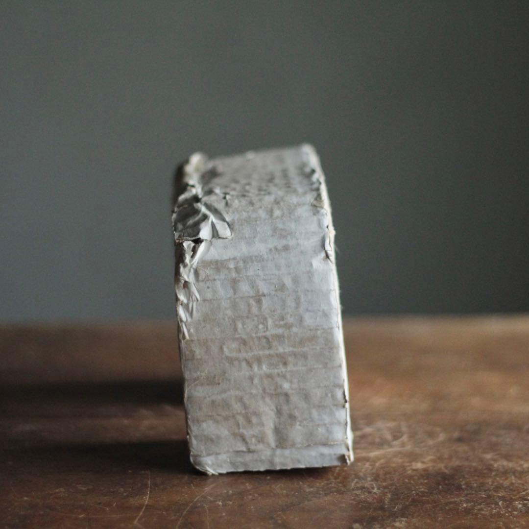 ダンボールと紙でできた 「太陽の門」 オブジェ