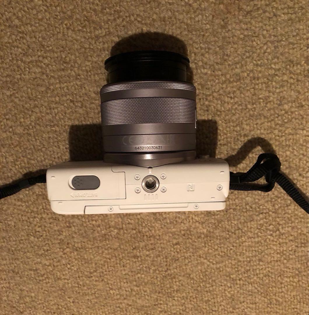 Canon ミラーレス　一眼カメラ　EOS M100