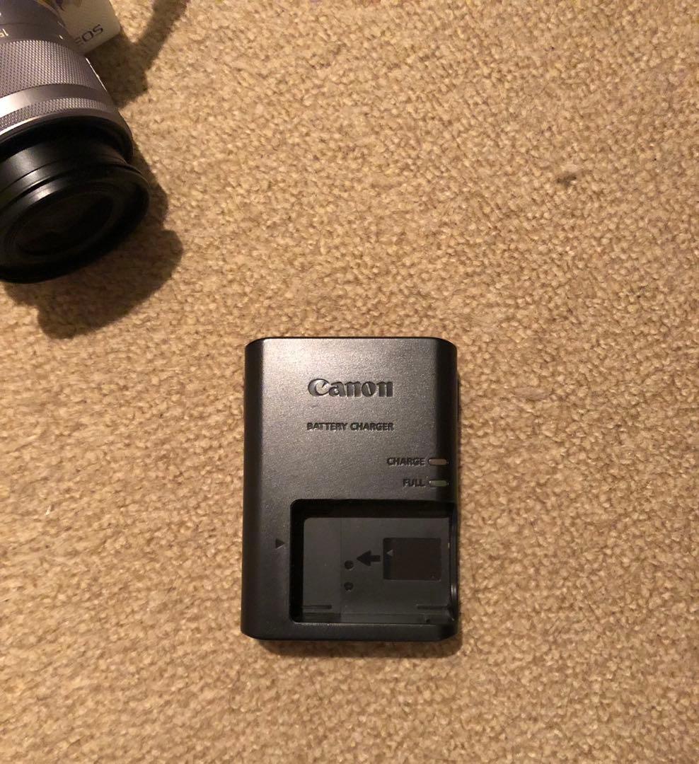 Canon ミラーレス　一眼カメラ　EOS M100