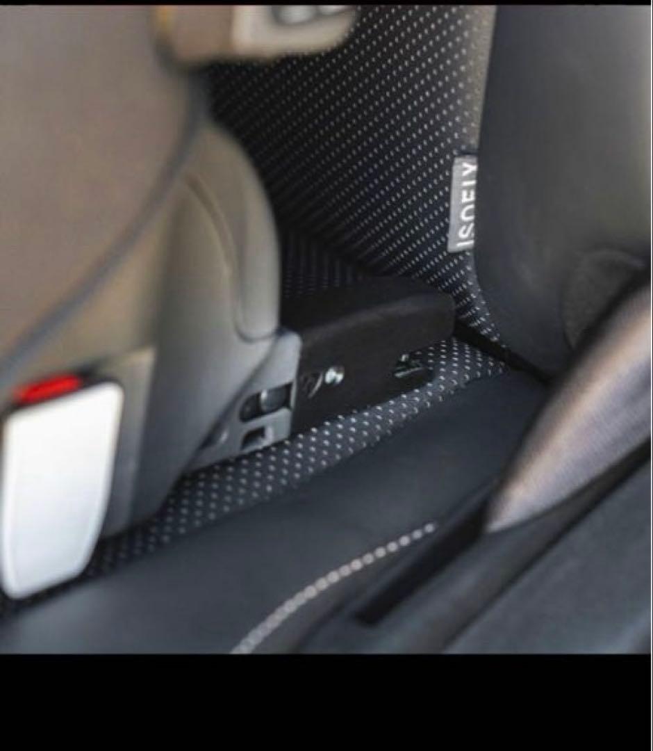 【新品未使用】コンビ ジョイトリップアドバンス ISOFIX エッグショックSA