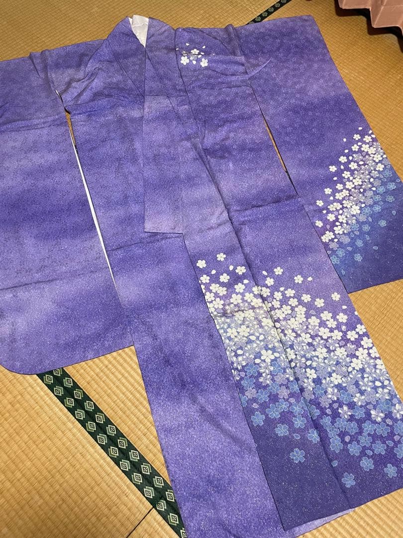 桜模様の振袖（紫）（ラベンダー）