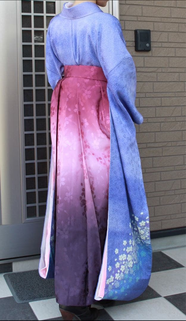 桜模様の振袖（紫）（ラベンダー）