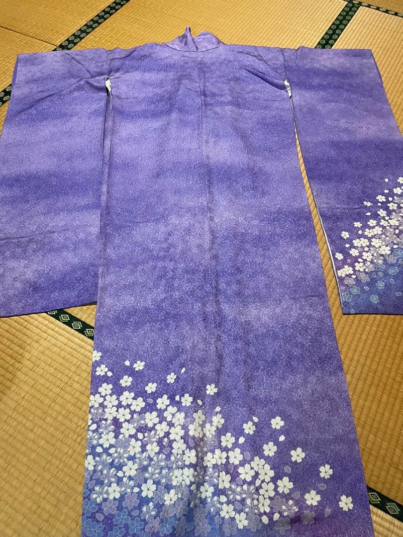 桜模様の振袖（紫）（ラベンダー）