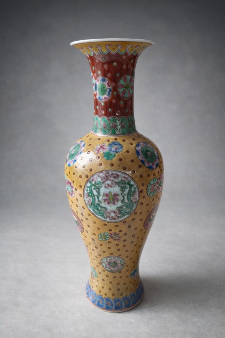 ●【中国美術】粉彩 黄地花文 瓶 景徳鎮製 赤絵 花瓶 清朝様式 骨董 古美術