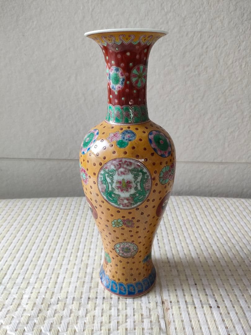 ●【中国美術】粉彩 黄地花文 瓶 景徳鎮製 赤絵 花瓶 清朝様式 骨董 古美術