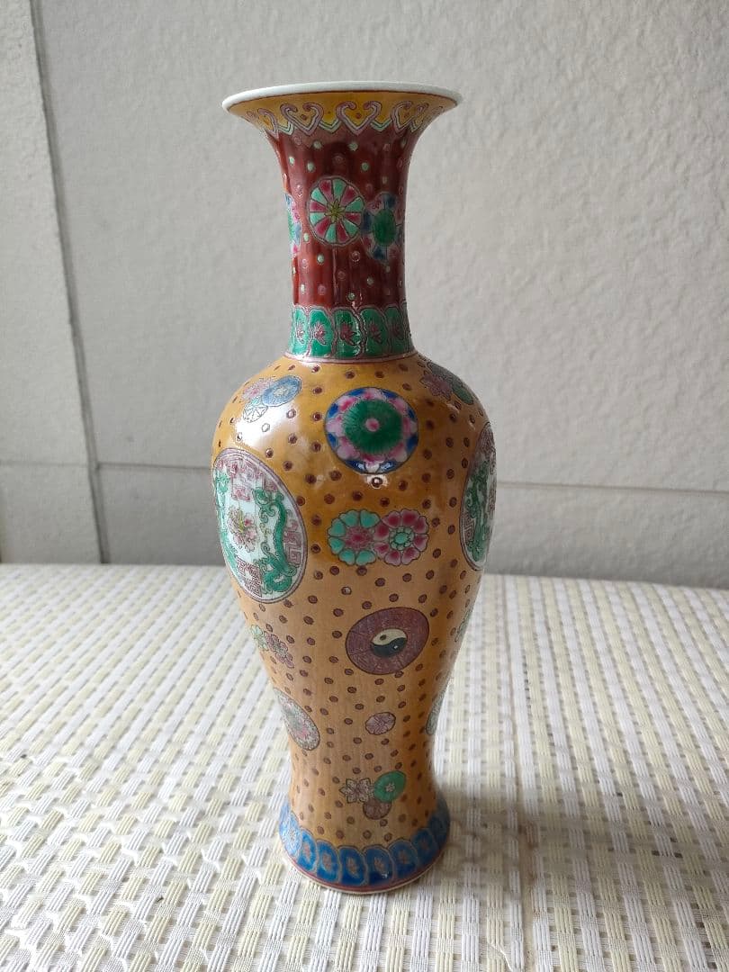 ●【中国美術】粉彩 黄地花文 瓶 景徳鎮製 赤絵 花瓶 清朝様式 骨董 古美術