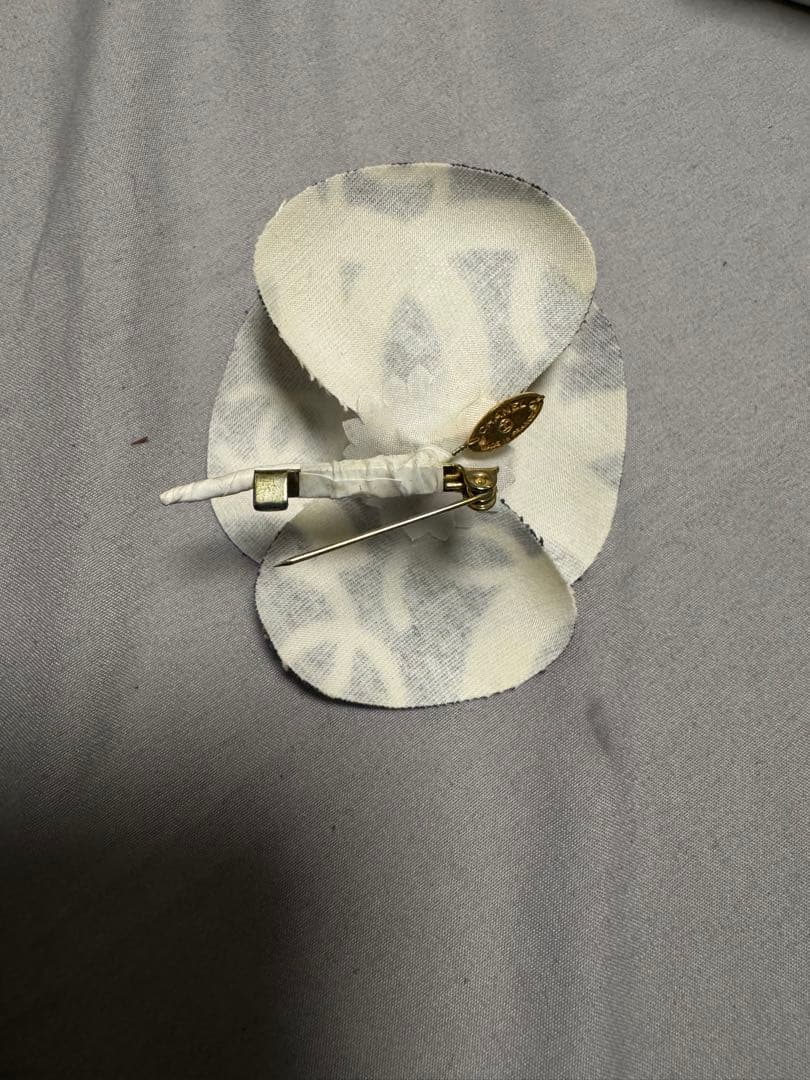 CHANEL コサージュ 黒と白 デザイン