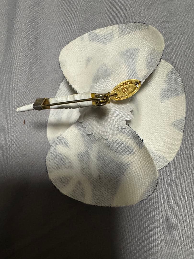 CHANEL コサージュ 黒と白 デザイン