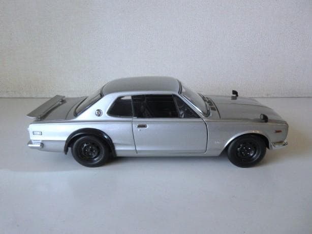 特価 京商 (1/18) 日産 スカイライン GT-R(KPGC10)