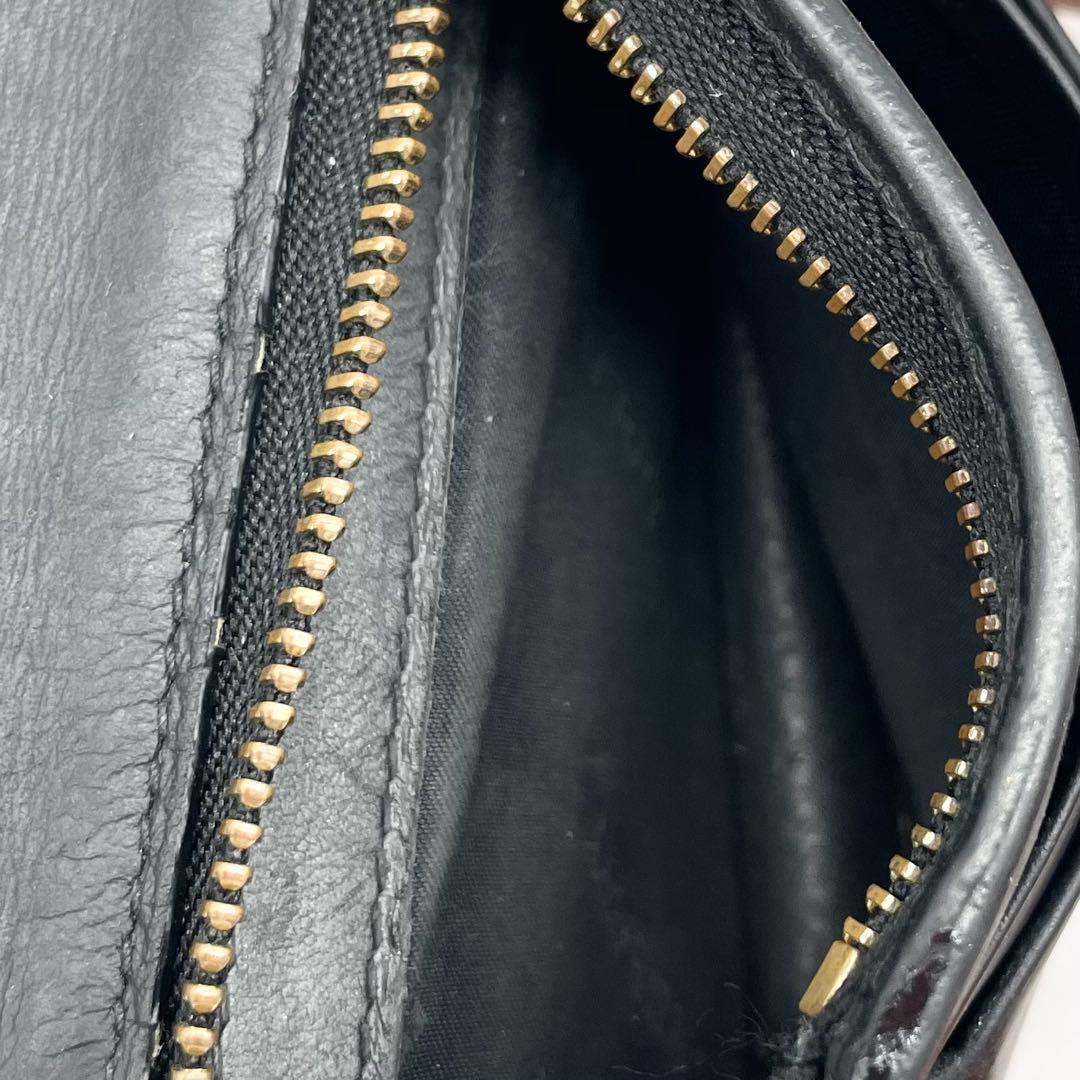 BURBERRY 二つ折り財布　レザー　ブラック　ゴールドロゴ