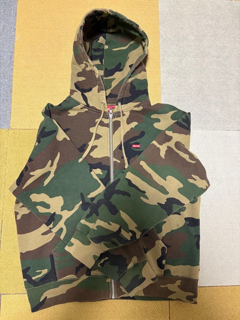 Supreme Small Box ジップパーカー　tig着用