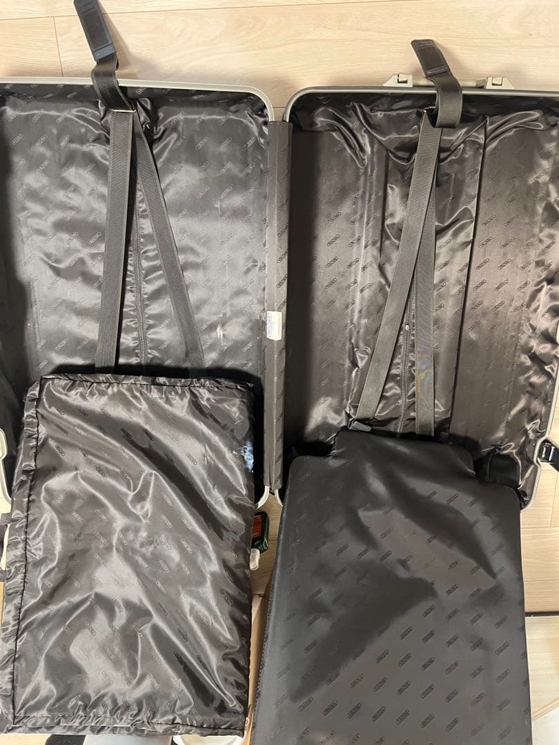 リモワ　トパーズ　ゴールド　82L