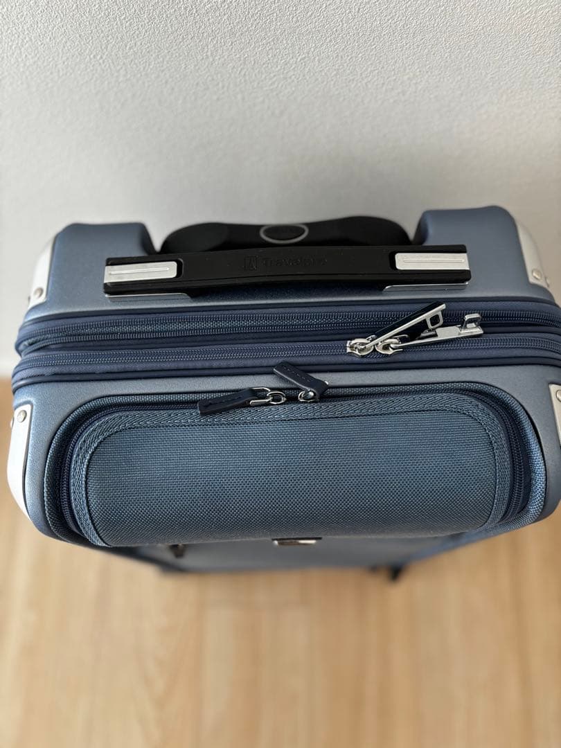 バッグ Travelpro PlatinumEliteHardside Carry-On