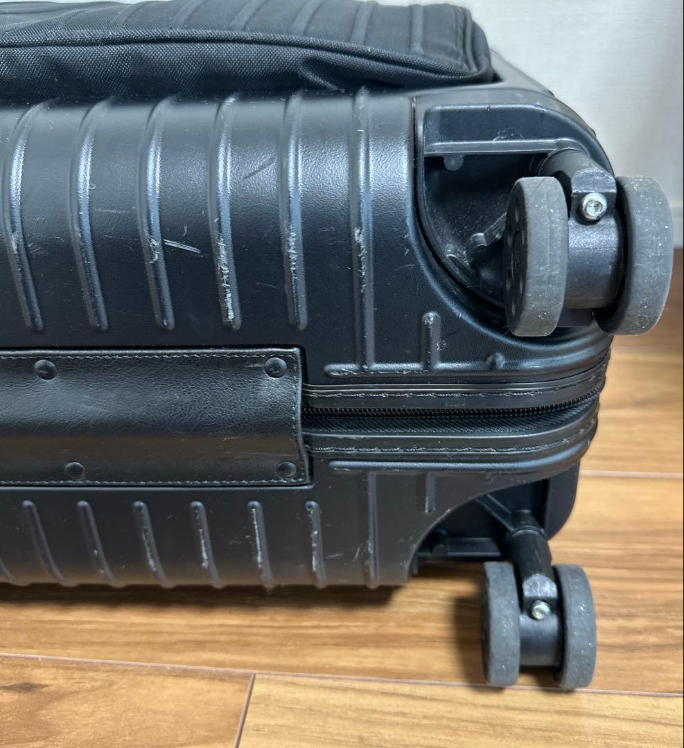 RIMOWA ESSENTIAL SLEEVEコンパクト　黒 スーツケース