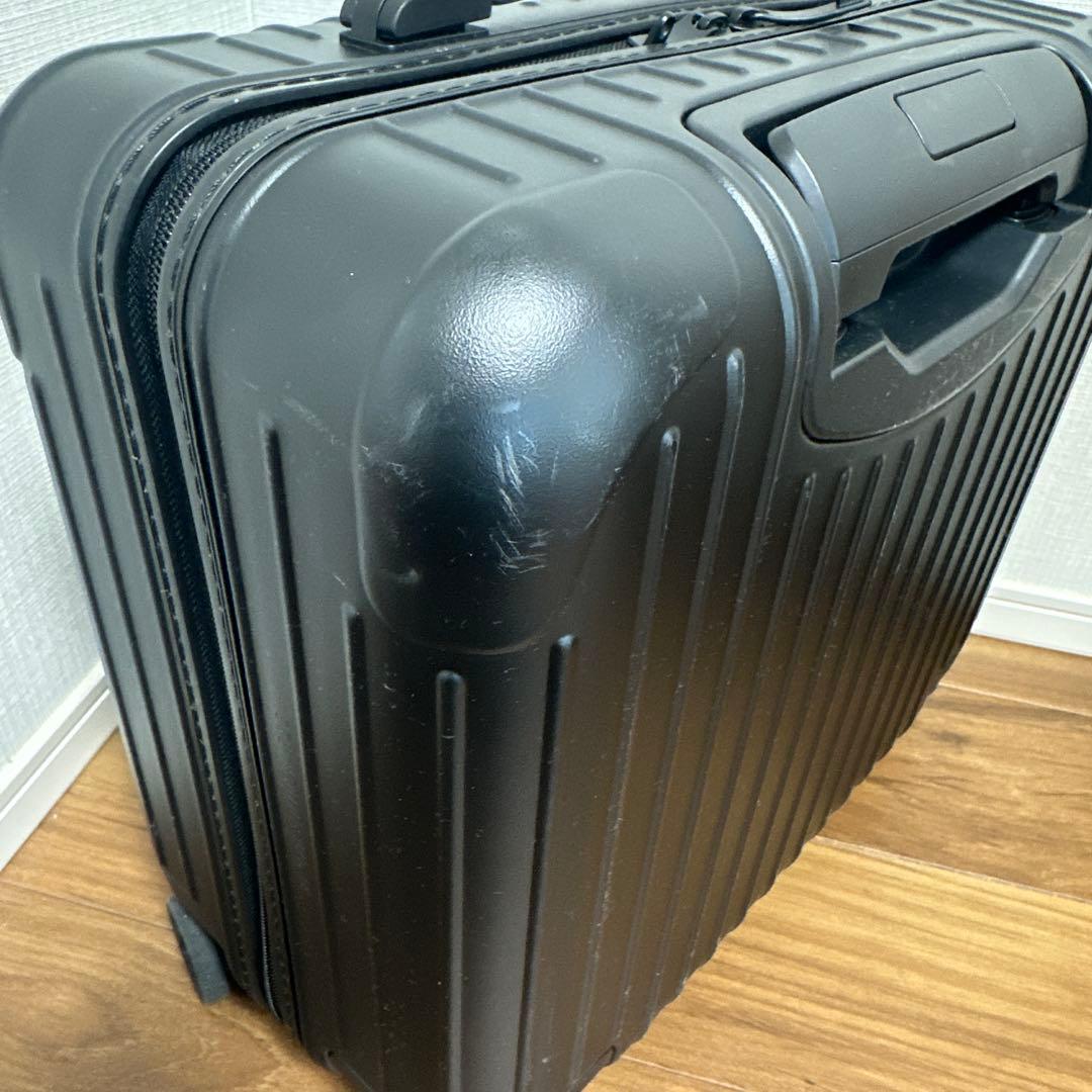 RIMOWA ESSENTIAL SLEEVEコンパクト　黒 スーツケース