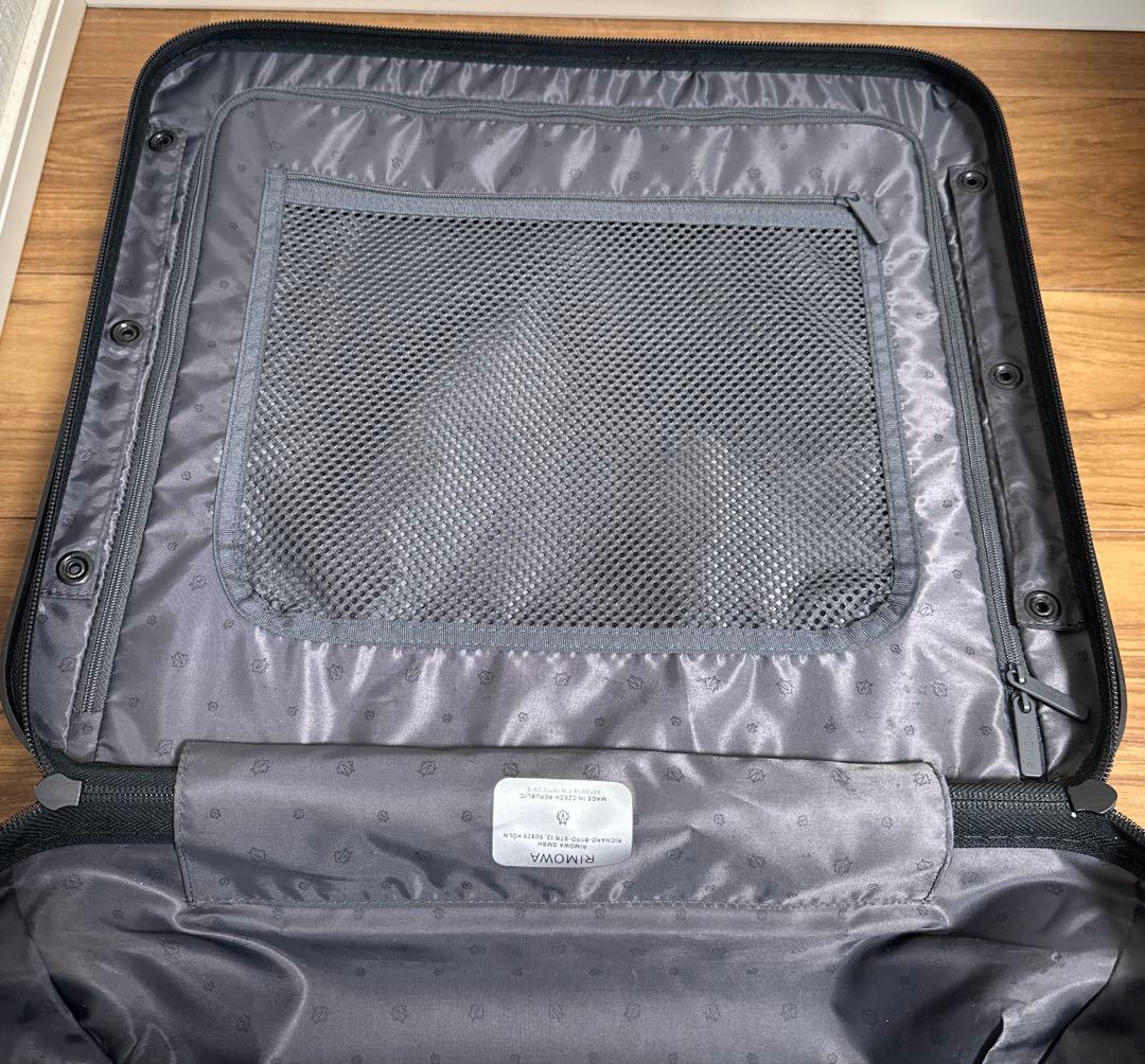 RIMOWA ESSENTIAL SLEEVEコンパクト　黒 スーツケース